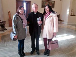 Città del Vaticano - Da sinistra, l'assessora di Montalto di Castro Silvia Nardi con monsignor Giuseppe Sciacca