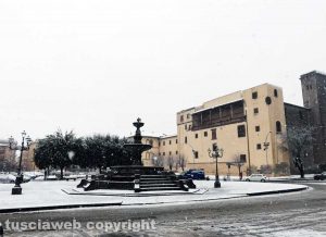 Maltempo - La neve a Viterbo - Piazza della Rocca