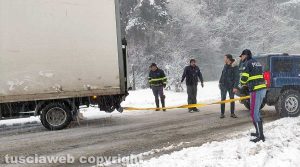 Maltempo - Neve - Camion impantanato sulla Cimina