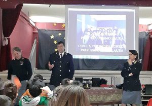 Viterbo - La polizia incontra gli studenti della Canevari