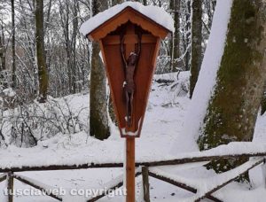 Il Crocifisso della Faggeta imbiancato