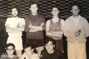Giocatori di pallavolo nella casa del catechismo di San Leonardo