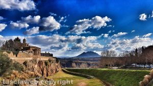 Civita Castellana e il monte Soratte