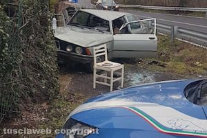 Viterbo - Auto fuori strada sulla Cassia sud