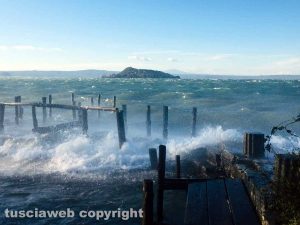 Lago di Montefiascone - "Onde Irrequiete"