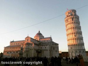 La luce del sole sulla Torre di Pisa