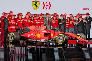 La presentazione della SF90