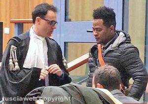 Feliz Rodolfo Castillo col difensore Samuele De Santis