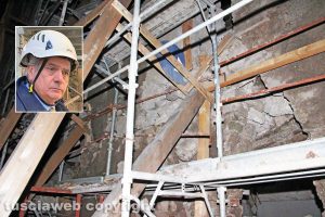 Viterbo - Crollo in via Cardinal La Fontaine - Nel riquadro: Il sindaco Giovanni Arena