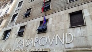 Roma - Il palazzo occupato, sede di CasaPound