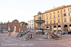 Viterbo - La fontana di Piazza della Rocca