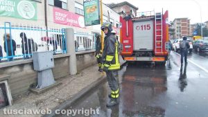 Viterbo - L'intervento dei vigili del fuoco in via Villanova