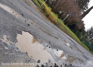 Vignanello - Buche sulla provinciale a Centignano
