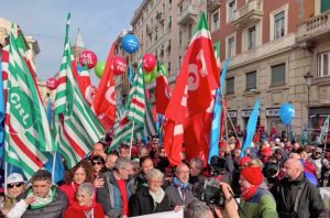 Sindacati in piazza