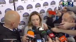 Giorgia Meloni litiga coi giornalisti