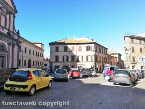 Viterbo - Parcheggio selvaggio nel centro storico