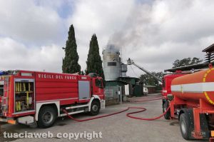 Tuscania - Vigili del fuoco in azione nel silos