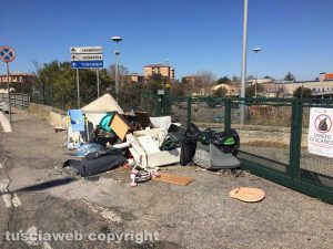 Viterbo - L'immondizia a Riello