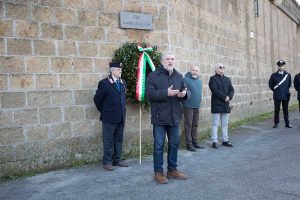 Vetralla - Giorno del ricordo - La corona deposta in via Martiri delle foibe