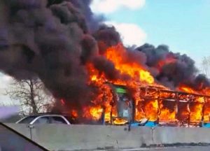 Bus a fuoco a Milano