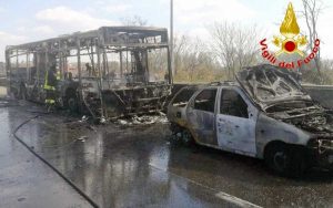Bus a fuoco a Milano