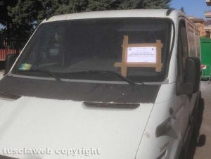 Viterbo - Un veicolo sequestrato dalla polizia locale