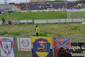 Sport - Calcio - Viterbese - I tifosi gialloblù al fianco di quelli della Lucchese