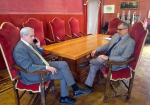 Il sindaco Arena e il vice Contardo vestiti di tutto punto