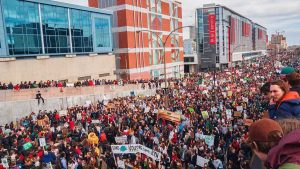 La manifestazione in difesa del clima a Montreal