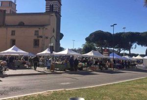 Viterbo - Mercatino in piazza dei Caduti
