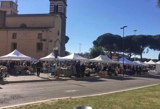 Viterbo - Mercatino in piazza dei Caduti