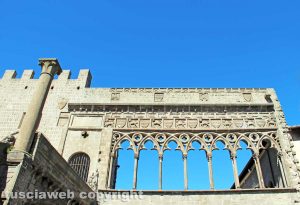 Viterbo - Il loggiato di palazzo dei papi