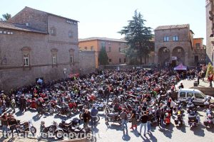 Viterbo - La motobenedizione in piazza San Lorenzo