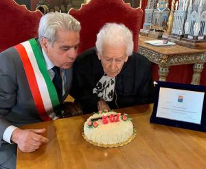 Viterbo - Giovanna Sapio festeggia 103 anni col sindaco Arena
