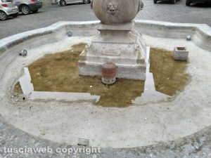 Montefiascone - La fontana in piazza Vittorio Emanuele