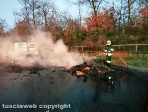 Fabrica di Roma - Incendio all'isola ecologica