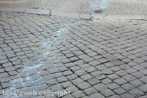 Viterbo - Fuoriuscita di liquami in via Calabresi