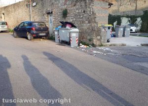 Viterbo - Raccolta differenziata e rifiuti per terra