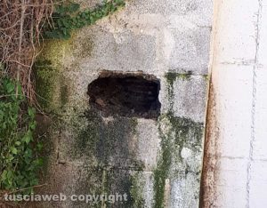 Bolsena - Le condizioni della fogna in in via della Rena