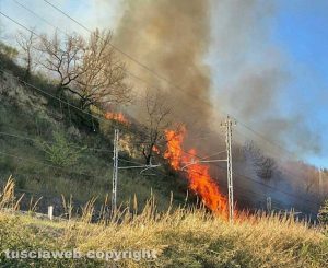 Incendio sulla ferrovia Orte - Civita Castellana