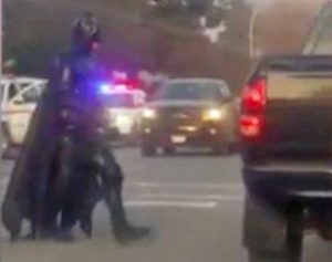 Canada - L'uomo travestito da Batman sulla scena di un crimine