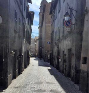 Il centro di Acquapendente deserto