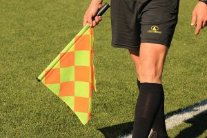 Sport - Calcio - La bandierina del guardalinee
