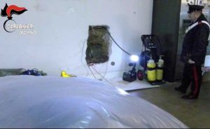 Milano - Il muro dove è stato trovato il corpo di Lamaj Astrit