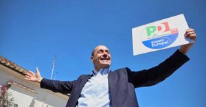 Nicola Zingaretti e il simbolo del Pd per le prossime elezioni europee