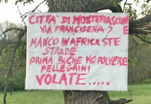 Montefiascone - Il nuovo cartello affisso in località Castellaccio