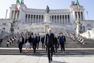 Il presidente Mattarella all'altare della patria