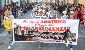 Ronciglione - Un gruppo di Amatrice sfila durante il carnevale