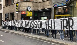 Milano - Striscione dei tifosi della Lazio per Benito Mussolini