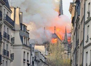Parigi - Incendio a Notre Dame